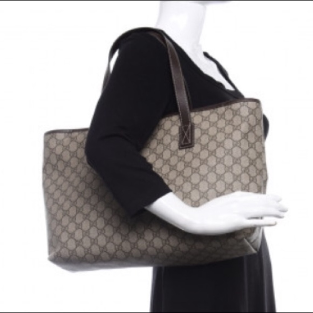 GG Supreme Monogram Gucci Zippered Shopping Tote